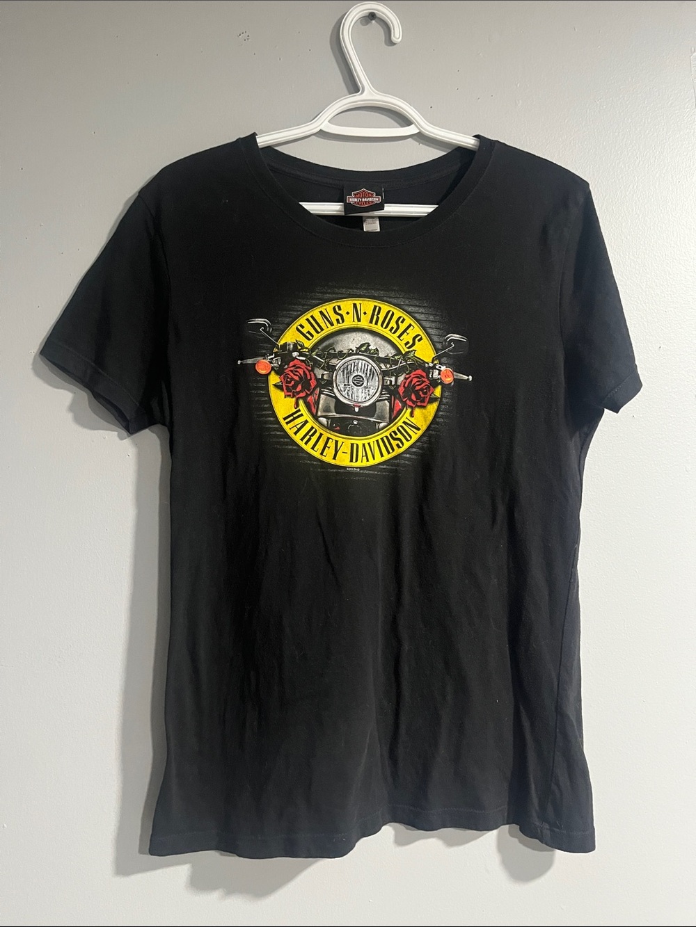 Harley-Davidson/ Guns and RoseBlack Tee with Yellow and Red Motorcycle Emblem XL